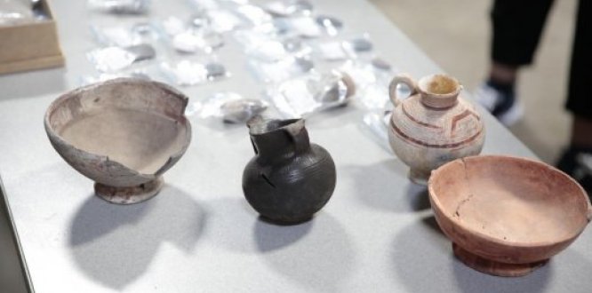 Cuatro piezas arqueológicas y varios fragmentos que datan de la época del contacto en el siglo XVI, hallados en la construcción de la Av. Rincón - Tabor