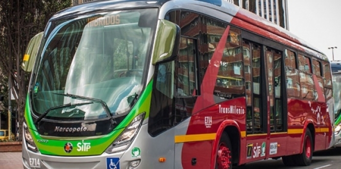 Bus rojo de Transmilenio