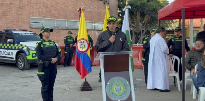 Entrega de vehiculos a la policia Entrega de vehiculos a la policia