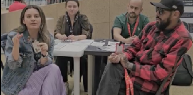 Cuatro ciudadanos dialogan sonbre presupuestos participativos